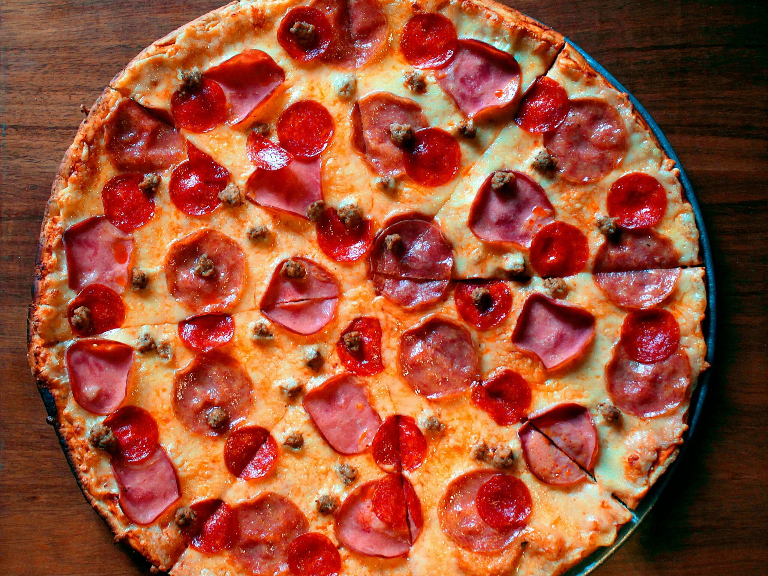 pizza with cheese and tomato